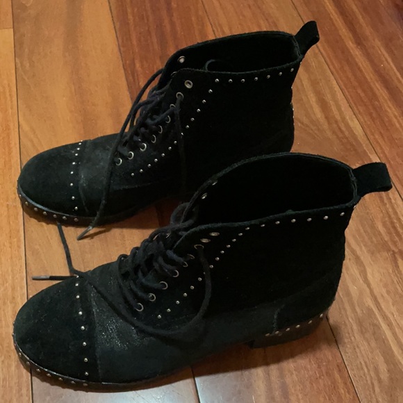 Marc Fisher Ltd size 7 black booties in great condition - Picture 2 of 5